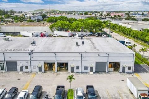 Propiedad comercial en venta en Hialeah Gardens, Florida № 1268891 - foto 4