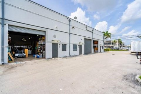 Propiedad comercial en venta en Hialeah Gardens, Florida № 1268891 - foto 5