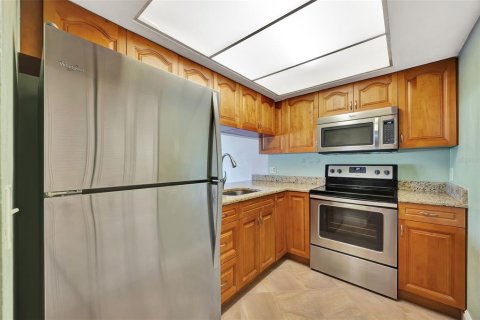 Condo in Tampa, Florida, 1 bedroom  № 1344679 - photo 12