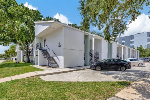 Condo in Tampa, Florida, 1 bedroom  № 1344679 - photo 1