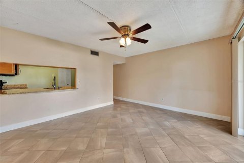 Copropriété à vendre à Tampa, Floride: 1 chambre, 63.17 m2 № 1344679 - photo 11