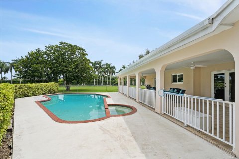 House in Miami, Florida 4 bedrooms, 213.86 sq.m. № 1388199 - photo 17