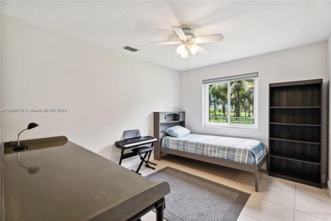 House in Miami, Florida 4 bedrooms, 213.86 sq.m. № 1388199 - photo 23