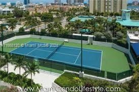 Condo in Miami Beach, Florida, 2 bedrooms  № 1385751 - photo 21