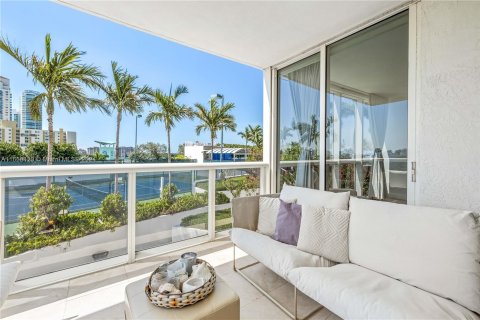 Condo in Miami Beach, Florida, 2 bedrooms  № 1385751 - photo 12