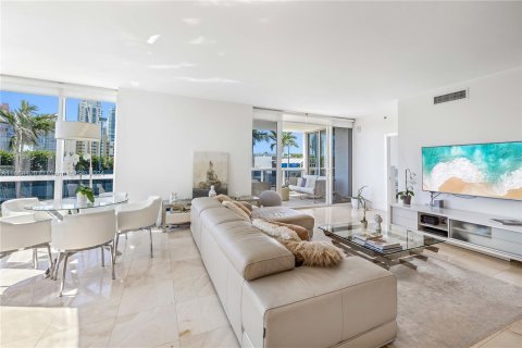 Condo in Miami Beach, Florida, 2 bedrooms  № 1385751 - photo 2