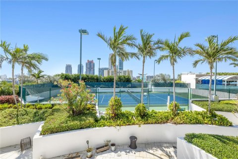 Condo in Miami Beach, Florida, 2 bedrooms  № 1385751 - photo 17