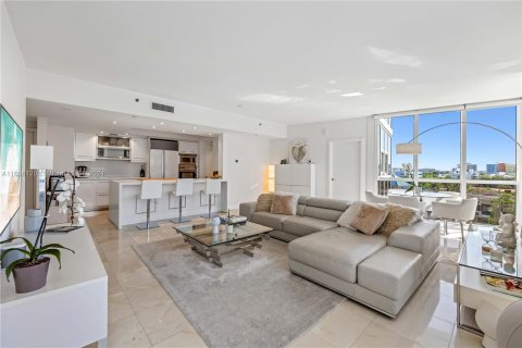 Condo in Miami Beach, Florida, 2 bedrooms  № 1385751 - photo 4