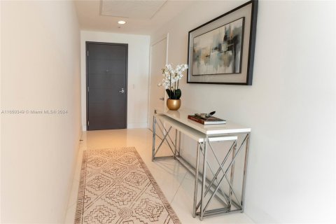 Condo in North Miami Beach, Florida, 3 bedrooms  № 1385709 - photo 7