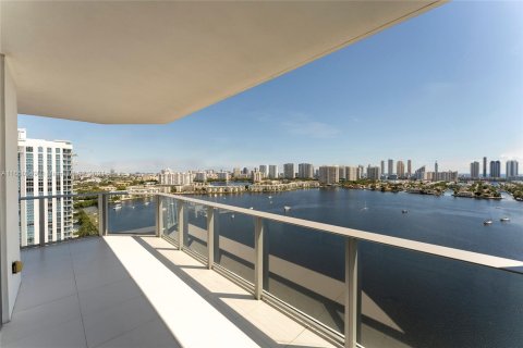 Condominio en venta en North Miami Beach, Florida, 3 dormitorios, 206.71 m2 № 1385709 - foto 12