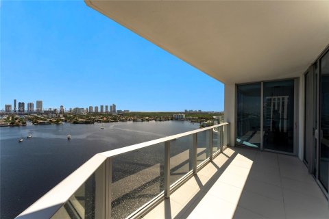 Condominio en venta en North Miami Beach, Florida, 3 dormitorios, 206.71 m2 № 1385709 - foto 13