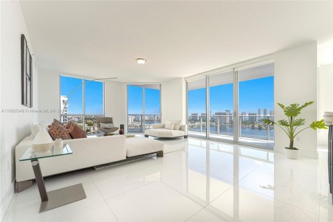 Copropriété à vendre à North Miami Beach, Floride: 3 chambres, 206.71 m2 № 1385709 - photo 1