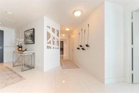 Condo in North Miami Beach, Florida, 3 bedrooms  № 1385709 - photo 9