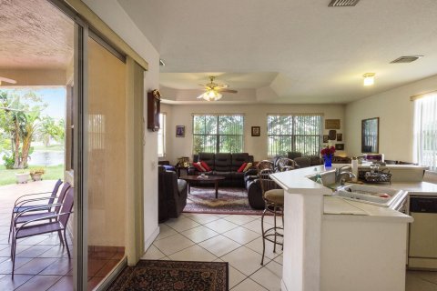 Villa ou maison à vendre à Pembroke Pines, Floride: 4 chambres, 245.63 m2 № 1128060 - photo 18