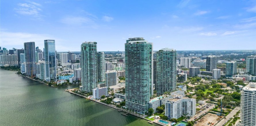 Condominio en Miami, Florida, 3 dormitorios  № 1325931