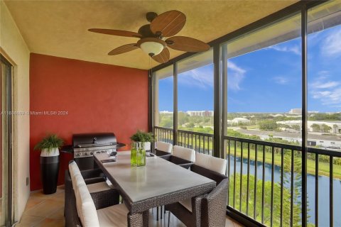 Condominio en venta en Pompano Beach, Florida, 1 dormitorio, 105.91 m2 № 1309687 - foto 3