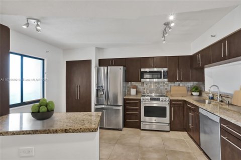 Condominio en venta en Pompano Beach, Florida, 1 dormitorio, 105.91 m2 № 1309687 - foto 1