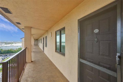 Condominio en venta en Pompano Beach, Florida, 1 dormitorio, 105.91 m2 № 1309687 - foto 9