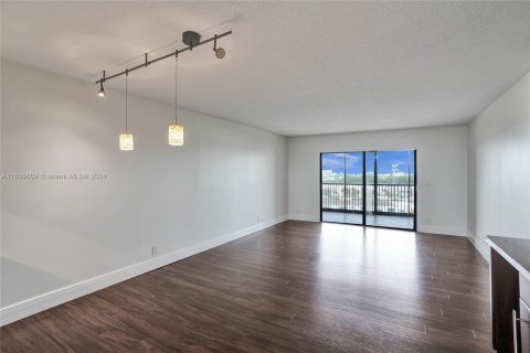 Condominio en venta en Pompano Beach, Florida, 1 dormitorio, 105.91 m2 № 1309687 - foto 24