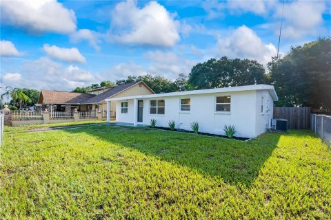 Villa ou maison à vendre à Tampa, Floride: 4 chambres, 97.55 m2 № 1308992 - photo 2