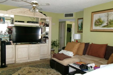 Condo in Tamarac, Florida, 2 bedrooms  № 1135056 - photo 16