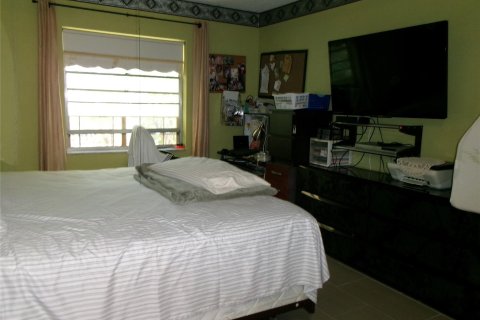 Condo in Tamarac, Florida, 2 bedrooms  № 1135056 - photo 10