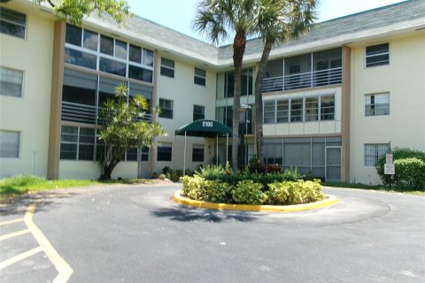 Condo in Tamarac, Florida, 2 bedrooms  № 1135056 - photo 19