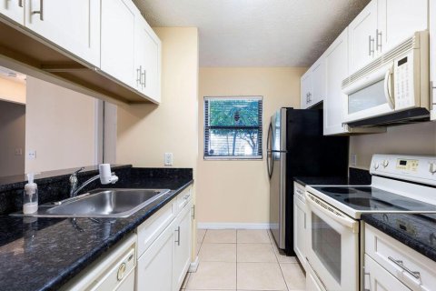 Condo in Stuart, Florida, 2 bedrooms  № 1135095 - photo 25