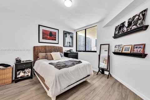 Condo in Miami, Florida, 1 bedroom  № 1391872 - photo 5