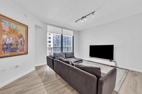 Condominio en venta en Miami, Florida, 1 dormitorio, 70.79 m2 № 1391872 - foto 2