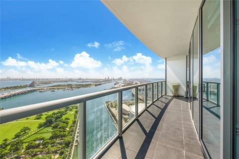 Condo in Miami, Florida, 1 bedroom  № 1391840 - photo 5