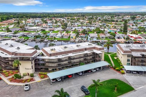 Copropriété à vendre à New Port Richey, Floride: 2 chambres, 144 m2 № 1255729 - photo 5