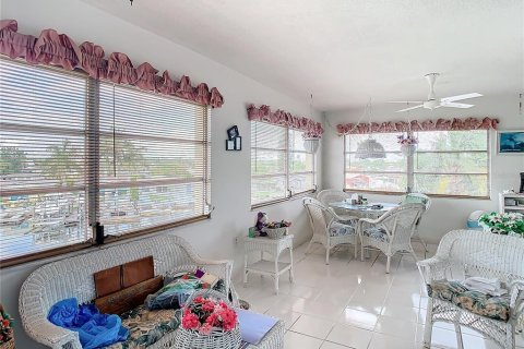 Condo in New Port Richey, Florida, 2 bedrooms  № 1255729 - photo 29