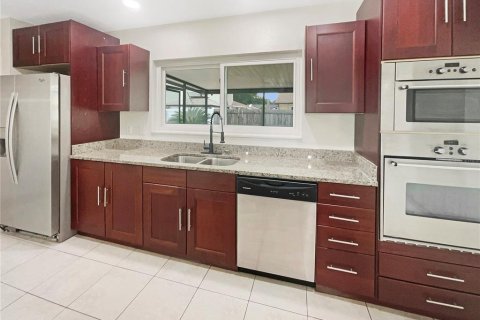 Casa en venta en Tampa, Florida, 4 dormitorios, 157.47 m2 № 1358348 - foto 4