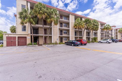 Condo in Lauderdale Lakes, Florida, 1 bedroom  № 1215387 - photo 3