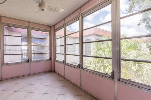 Condo in Lauderdale Lakes, Florida, 1 bedroom  № 1215387 - photo 19