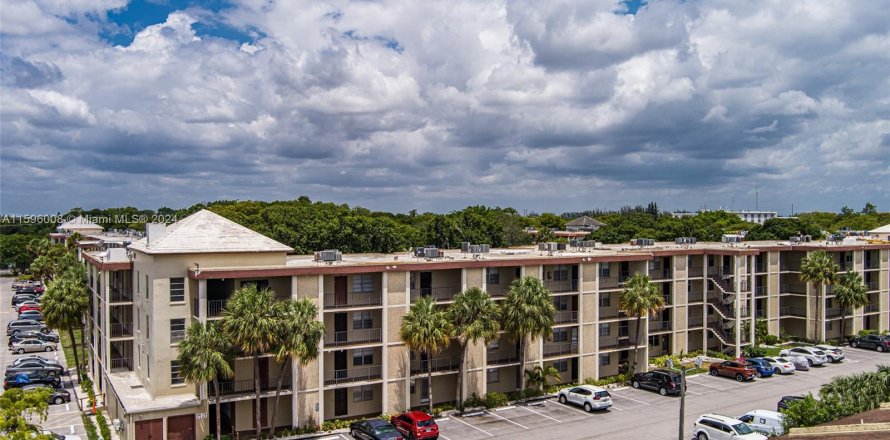 Condo in Lauderdale Lakes, Florida, 1 bedroom  № 1215387