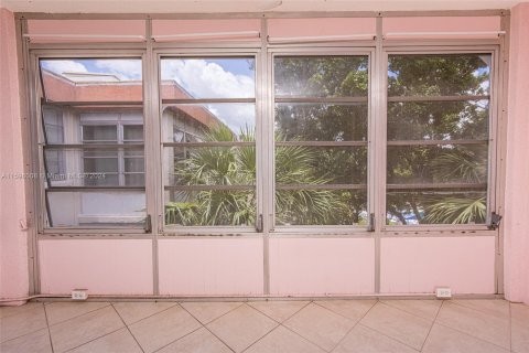 Condo in Lauderdale Lakes, Florida, 1 bedroom  № 1215387 - photo 21