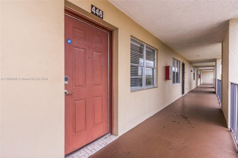 Condo in Lauderdale Lakes, Florida, 1 bedroom  № 1215387 - photo 4