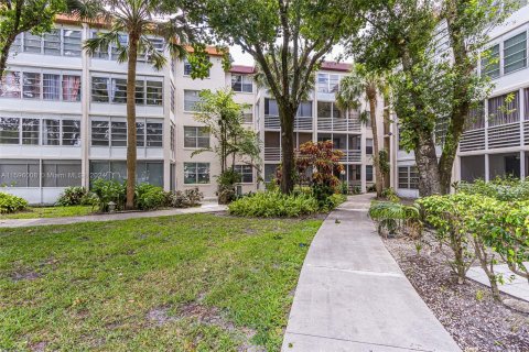 Condo in Lauderdale Lakes, Florida, 1 bedroom  № 1215387 - photo 30