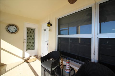 Condo in Pompano Beach, Florida, 2 bedrooms  № 1154224 - photo 23