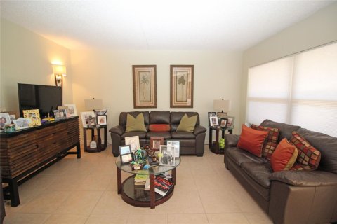 Condo in Pompano Beach, Florida, 2 bedrooms  № 1154224 - photo 17