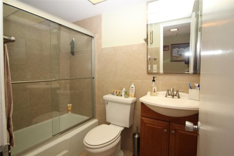 Condominio en venta en Pompano Beach, Florida, 2 dormitorios, 92.9 m2 № 1154224 - foto 9