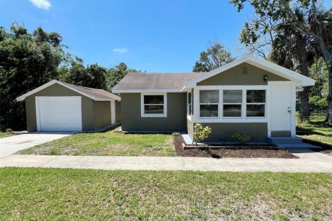 House in Winter Garden, Florida 2 bedrooms, 88.81 sq.m. № 1335848 - photo 1