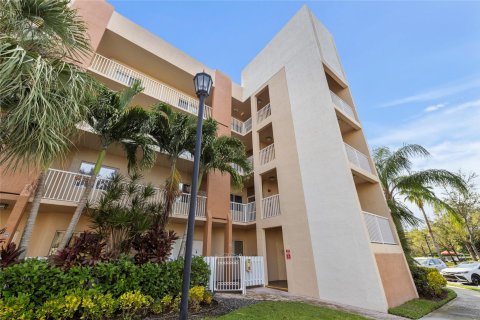 Condo in Tamarac, Florida, 2 bedrooms  № 788639 - photo 2