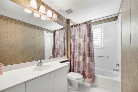 Condo in Tamarac, Florida, 2 bedrooms  № 788639 - photo 12