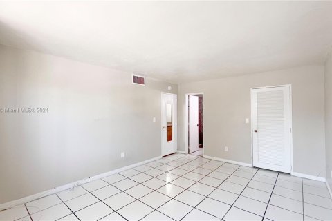 Copropriété à vendre à Doral, Floride: 2 chambres, 98.48 m2 № 1175644 - photo 12