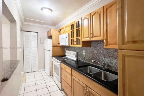 Condominio en venta en Doral, Florida, 2 dormitorios, 98.48 m2 № 1175644 - foto 4