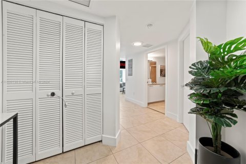 Condo in Miami, Florida, 2 bedrooms  № 1291533 - photo 25