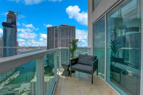 Condo in Miami, Florida, 2 bedrooms  № 1291533 - photo 1